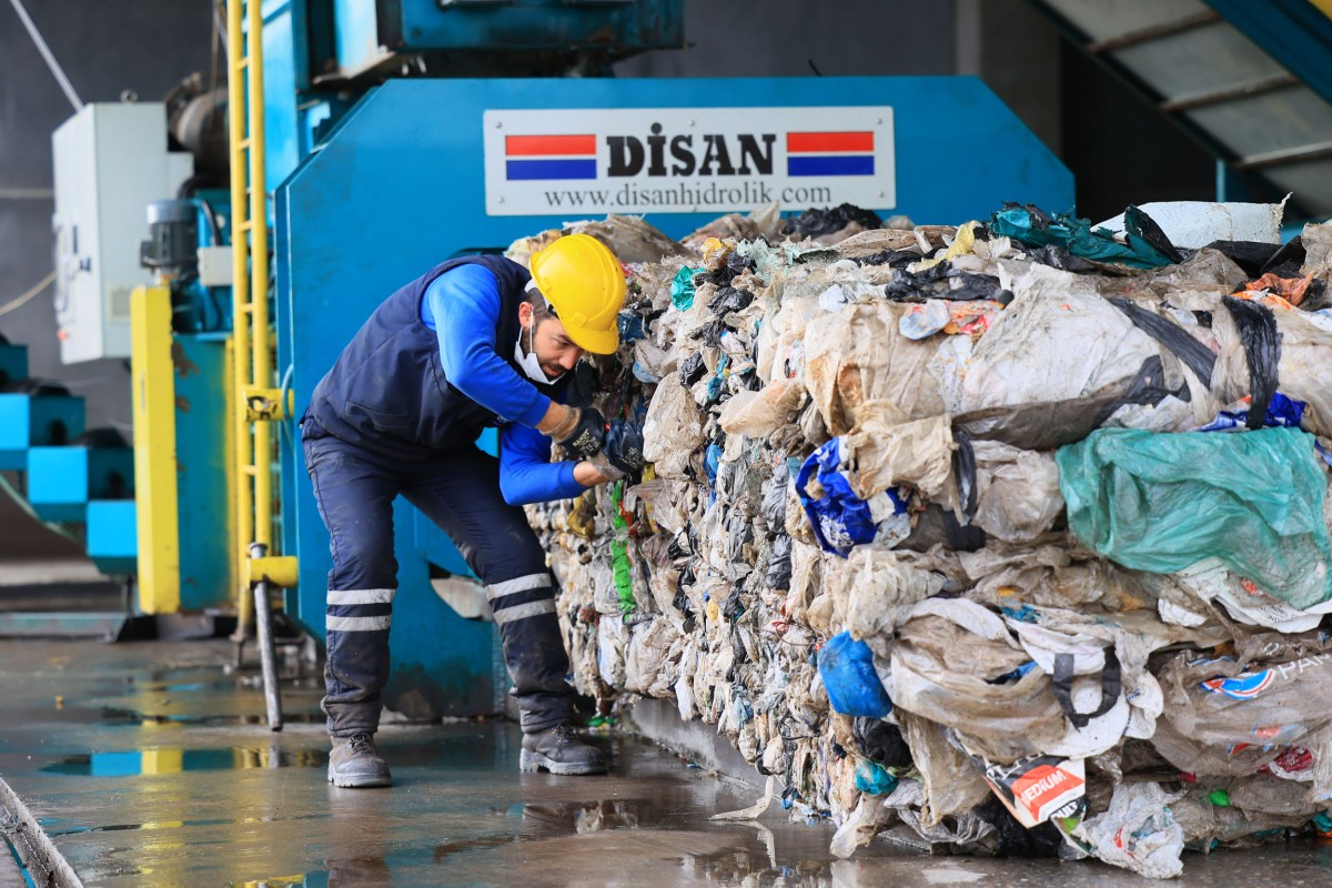  Büyükşehir tesisinde günde 180 ton evsel atık ayrıştırılıyor