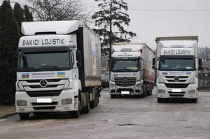 Azerbaycan`ın gönderdiği insani yardım konvoyu Ukrayna`ya ulaştı