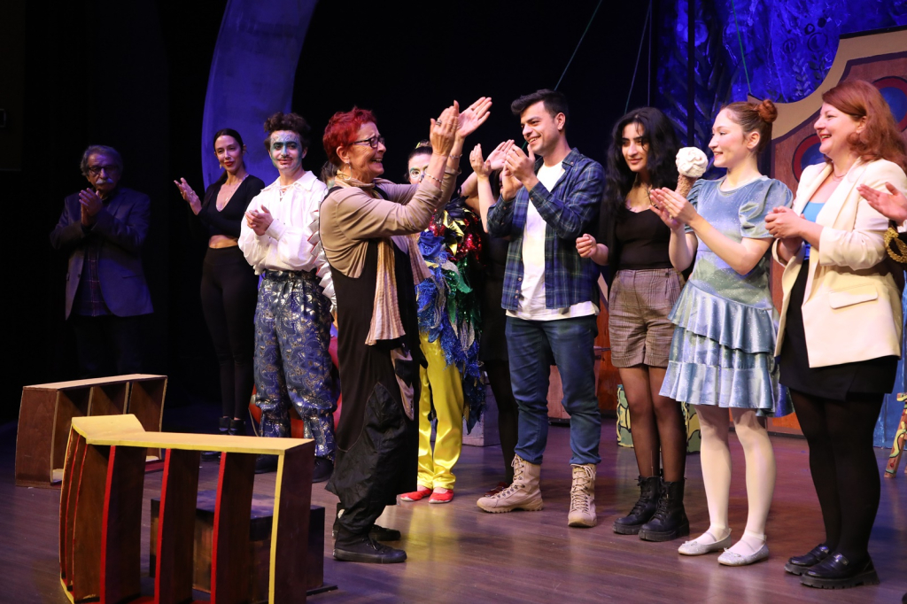Bodrum Şehir Tiyatrosu Kuruluşunun 5.Yılını Kutluyor