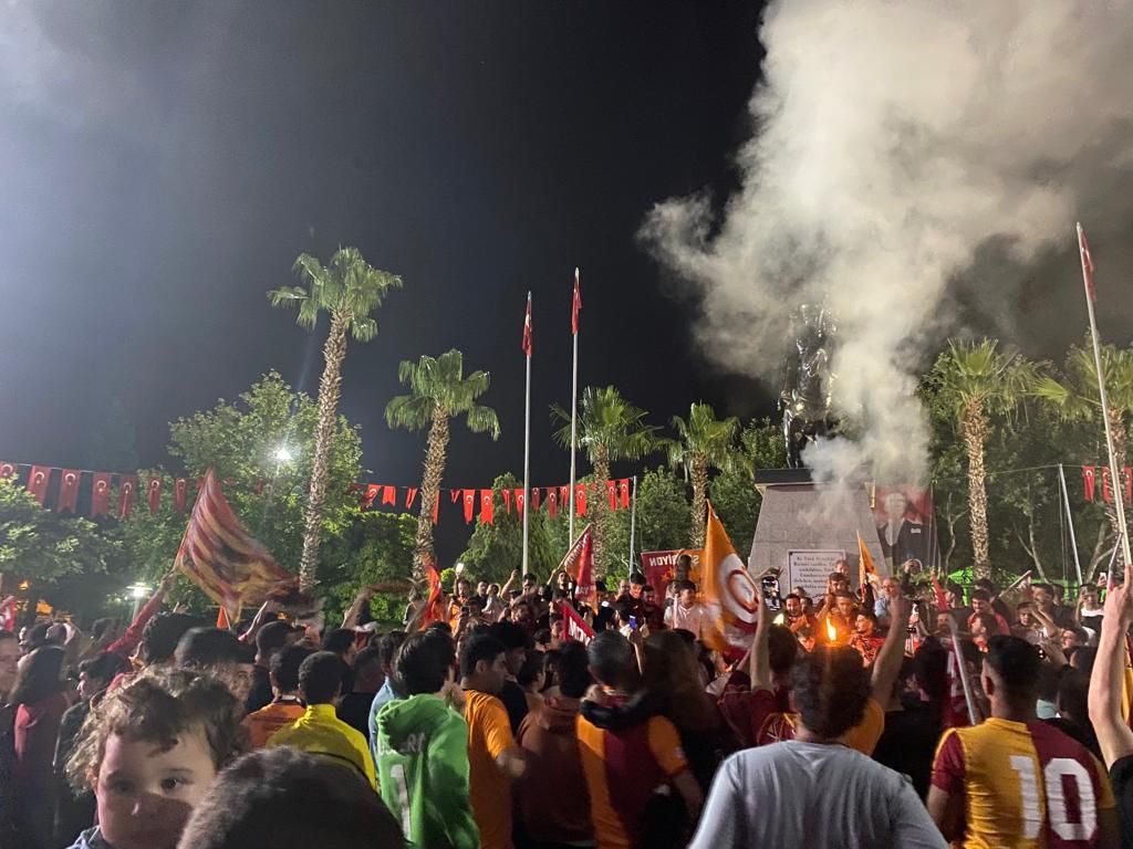 Milas’ta Galatasaraylılar Sokağa Taştı