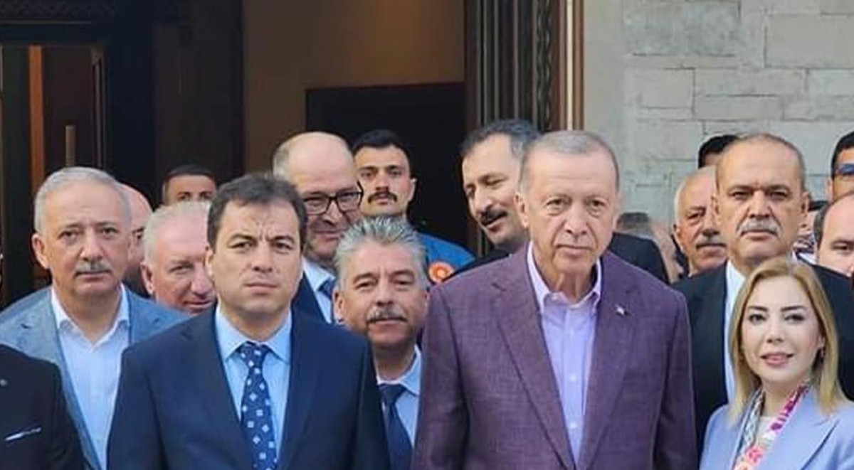 Cumhurbaşkanı Recep Tayyip Erdoğan, bayram namazını Muğla'nın Marmaris ilçesinde kıldı.
