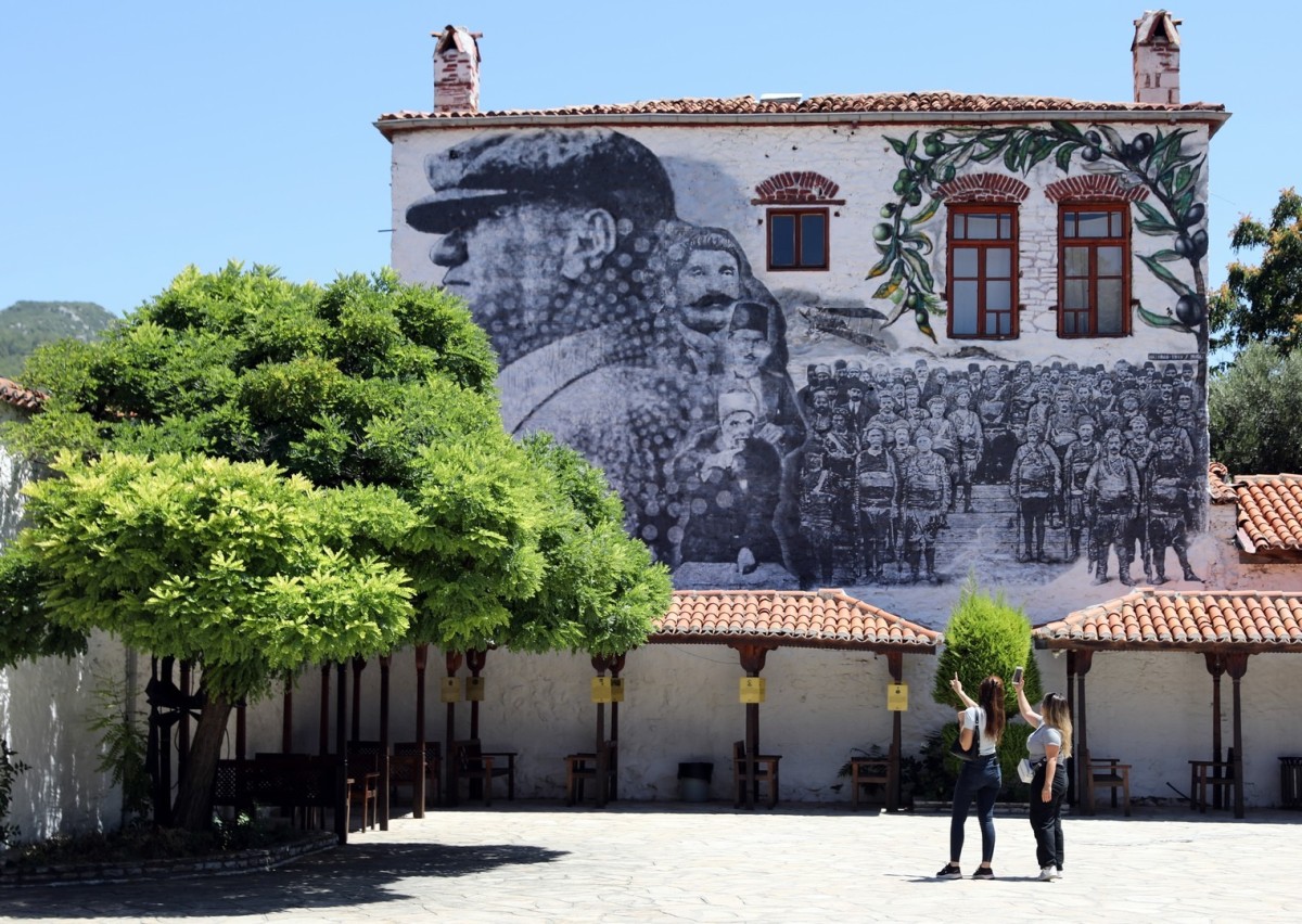 Mural Resim Çalışmasına Vatandaşlardan Yoğun İlgi 