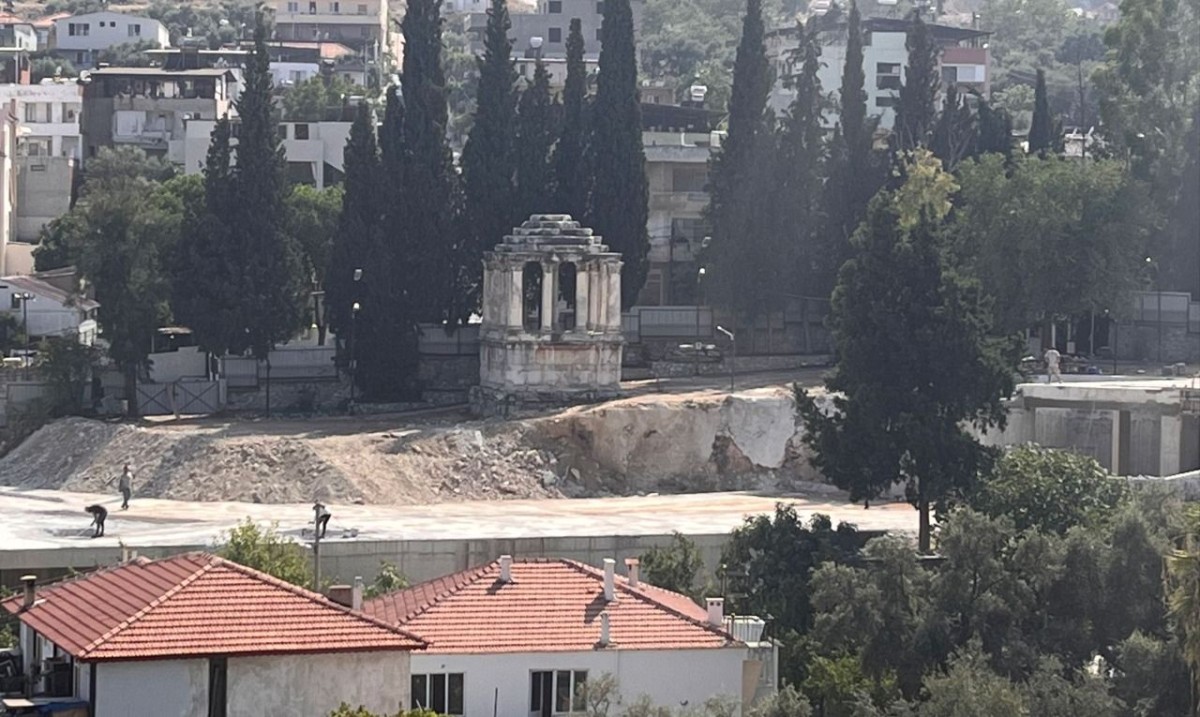 Gümüşkesen Mezar Anıtı’nın Çehresi Açıldı