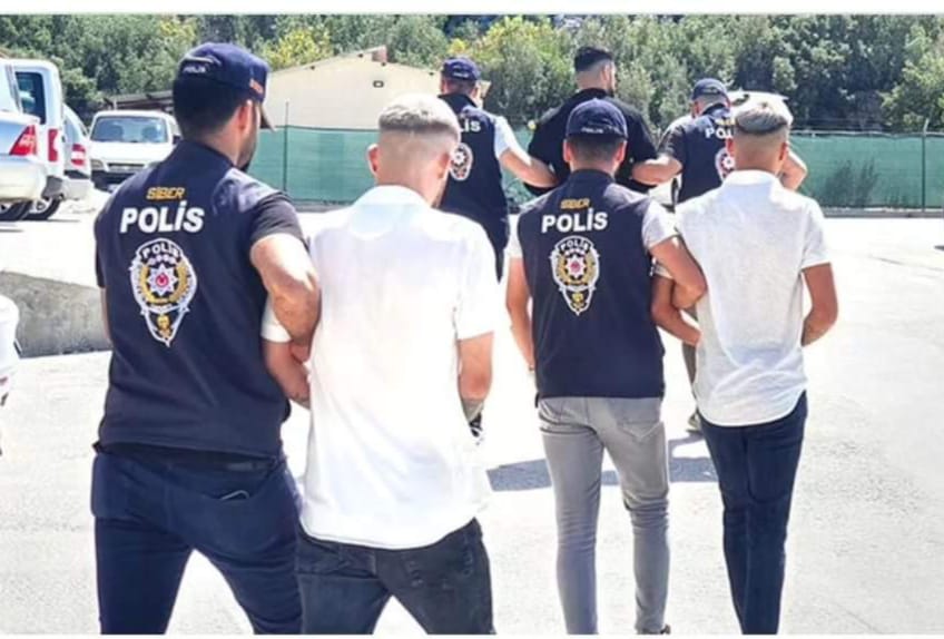 Muğla'nın Menteşe ilçesinde, polisin düzenlediği operasyonda 3 kişi tutuklandı.