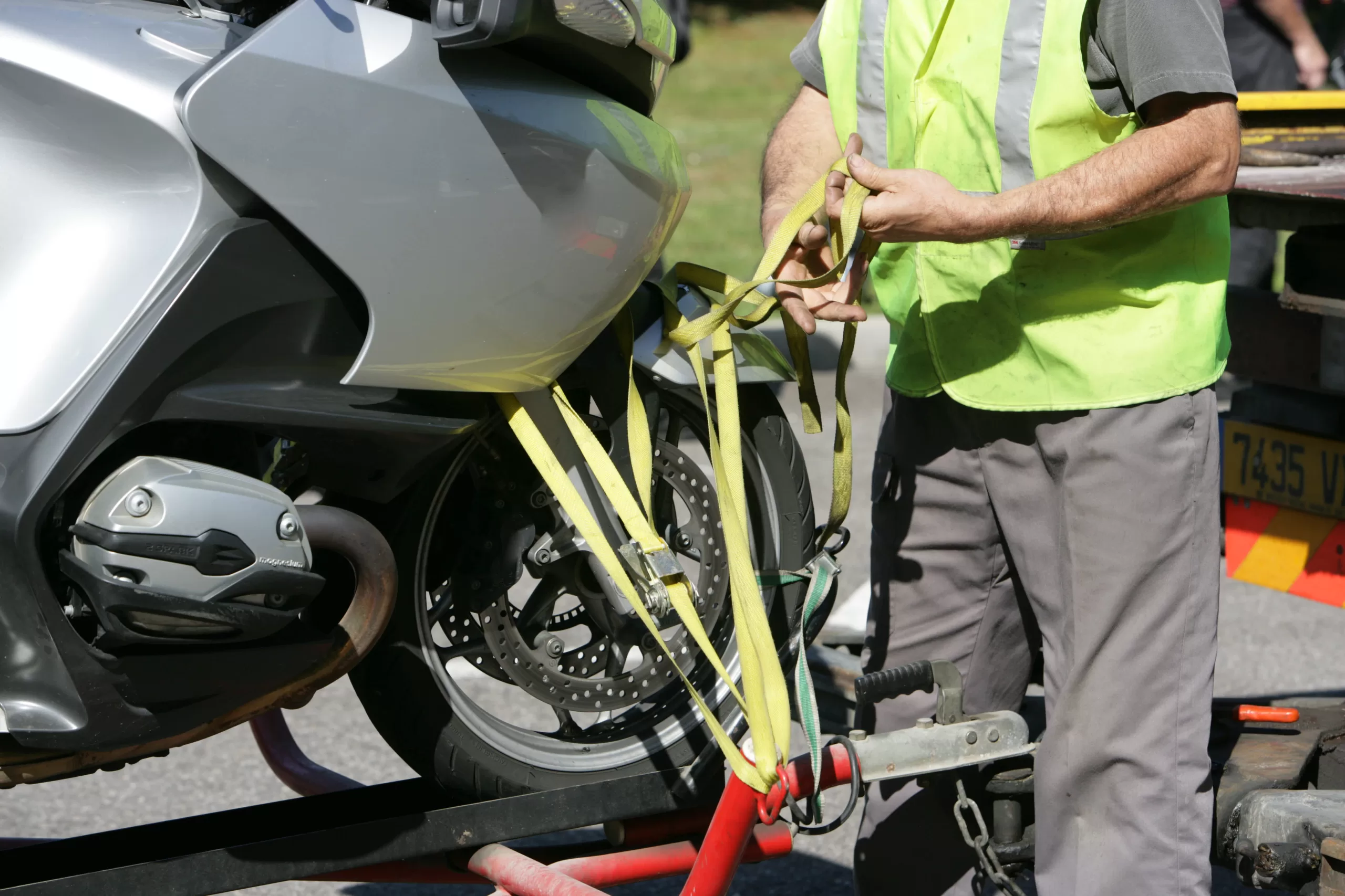 Milas'ta çevreye rahatsızlık veren motosiklet sürücüsüne ceza kesildi
