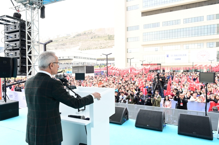 Uraloğlu’ndan İzmir’e Hızlı Tren Müjdesi; “İzmir’i AK Parti Belediyeciliğiyle tanıştıracağız”