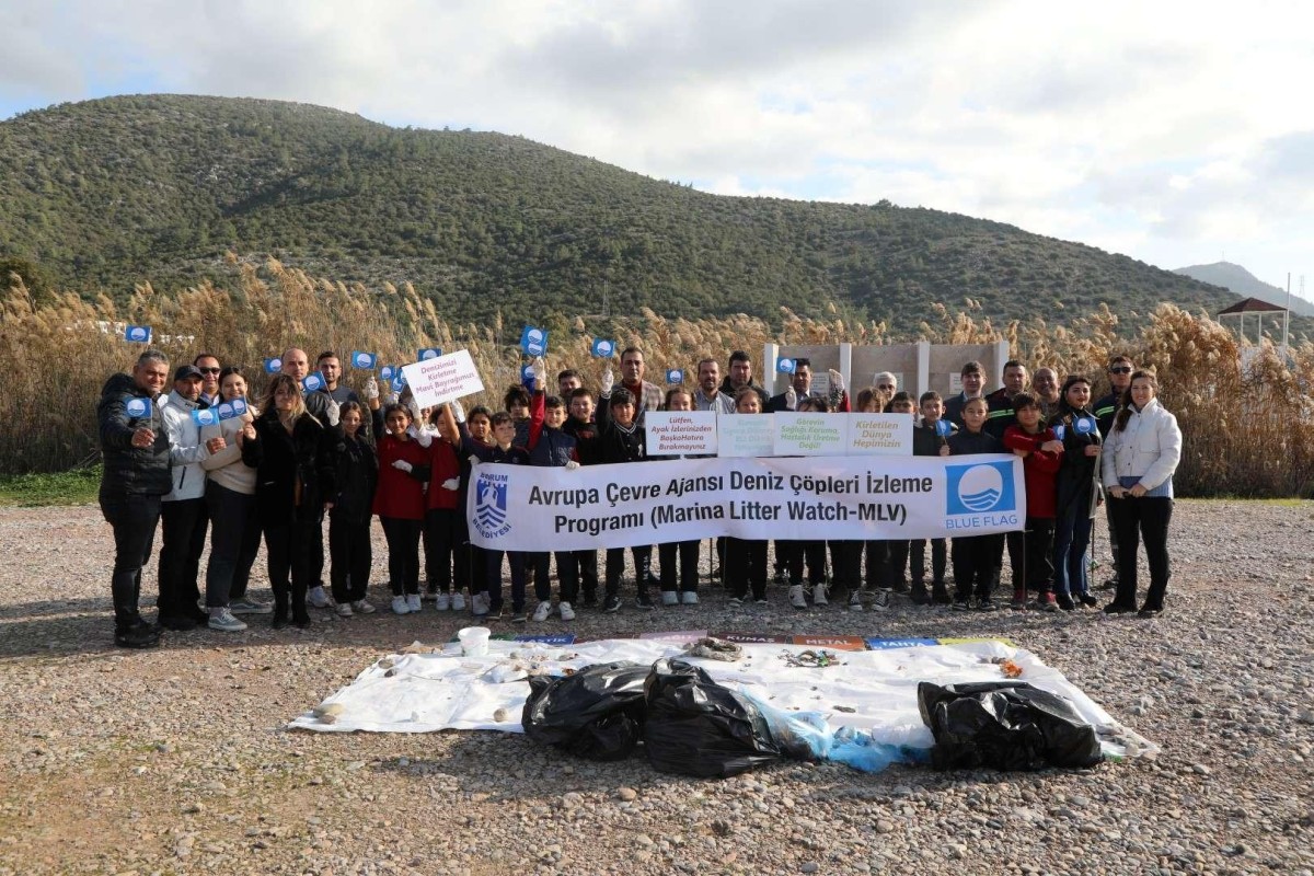 Deniz Çöpleri İzleme Programı'nın üçüncüsü Yalı Mahallesi Gerenkuyu Halk Plajı'nda düzenlendi