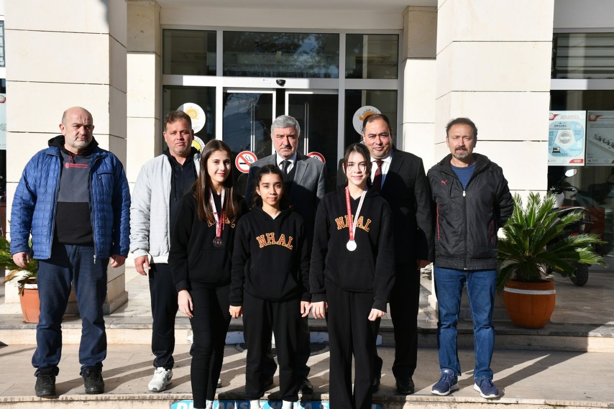 Naip Hüseyin Anadolu Lisesi öğrencileri'nden Belediye Başkanı Kamil Ceylana Ziyaret