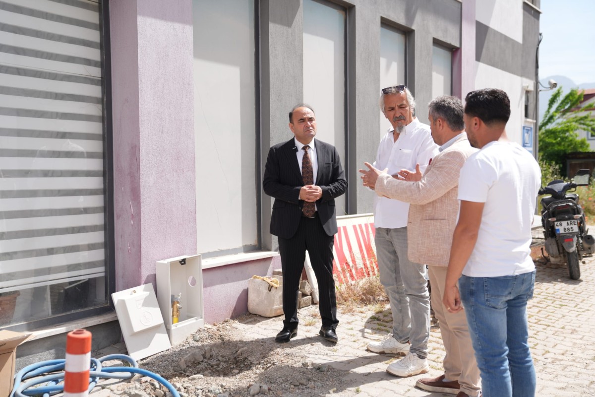 BAŞKAN AKDENİZLİ DOĞAL GAZ ÇALIŞMALARINI YERİNDE İNCELEDİ