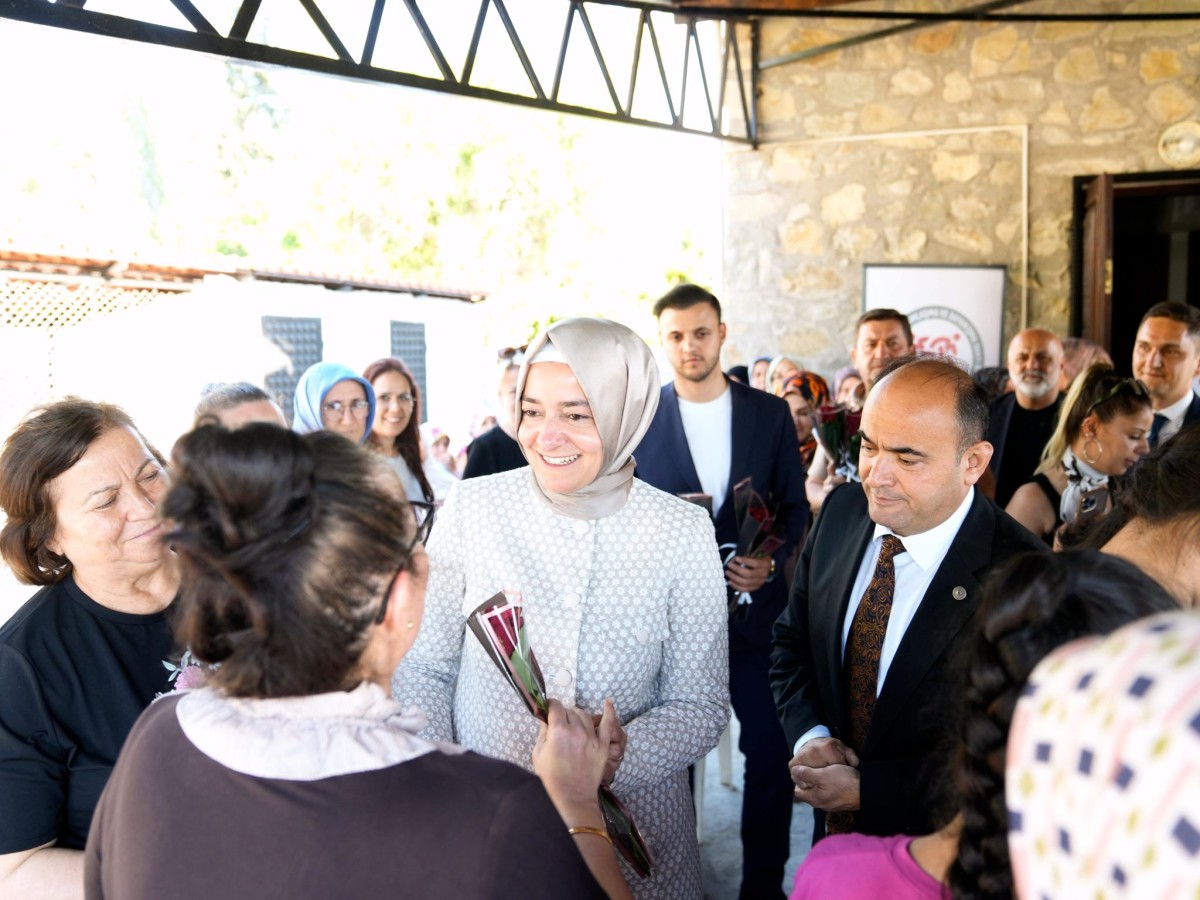 Fatma Betül Sayan Kaya, Seydikemer Aile Destek Merkezi’ni Ziyaret Etti