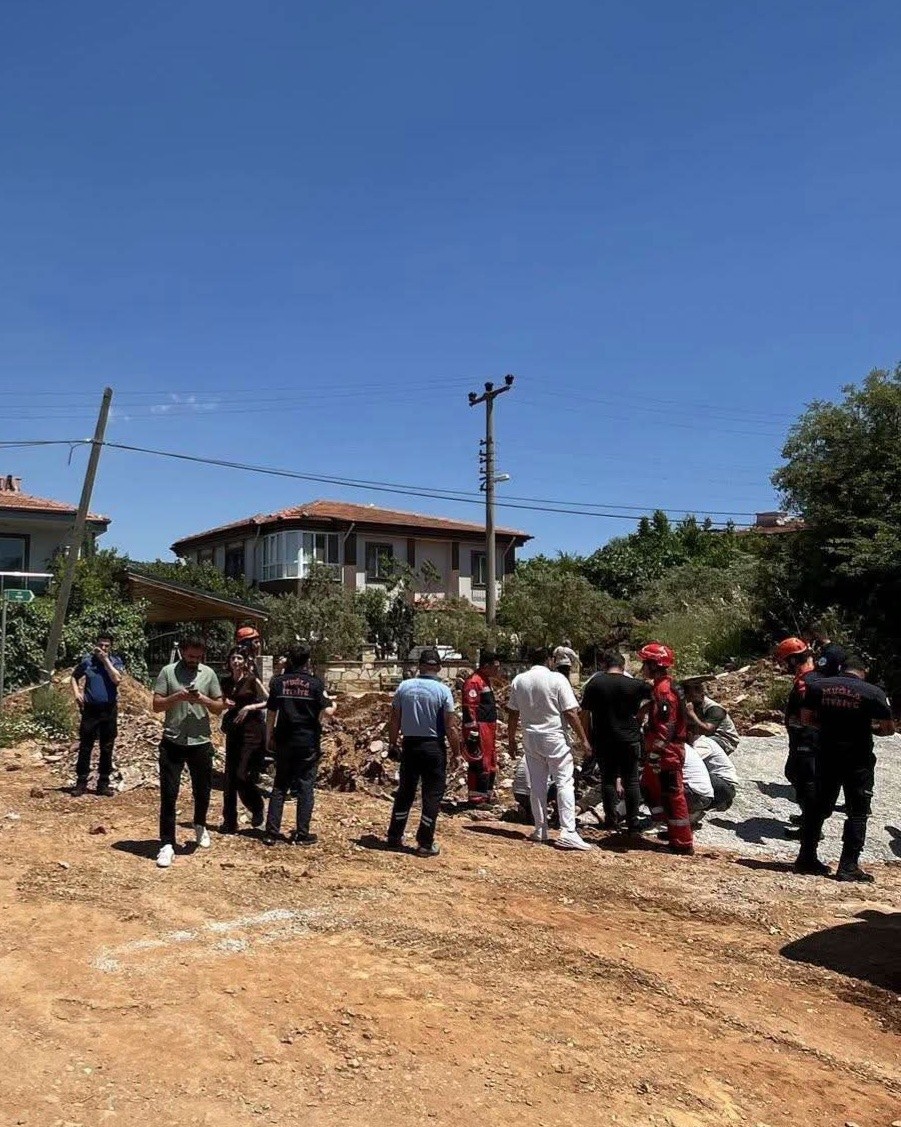 Menteşe’de Altyapı Çalışmasında Göçük: İşçi Son Anda Kurtarıldı