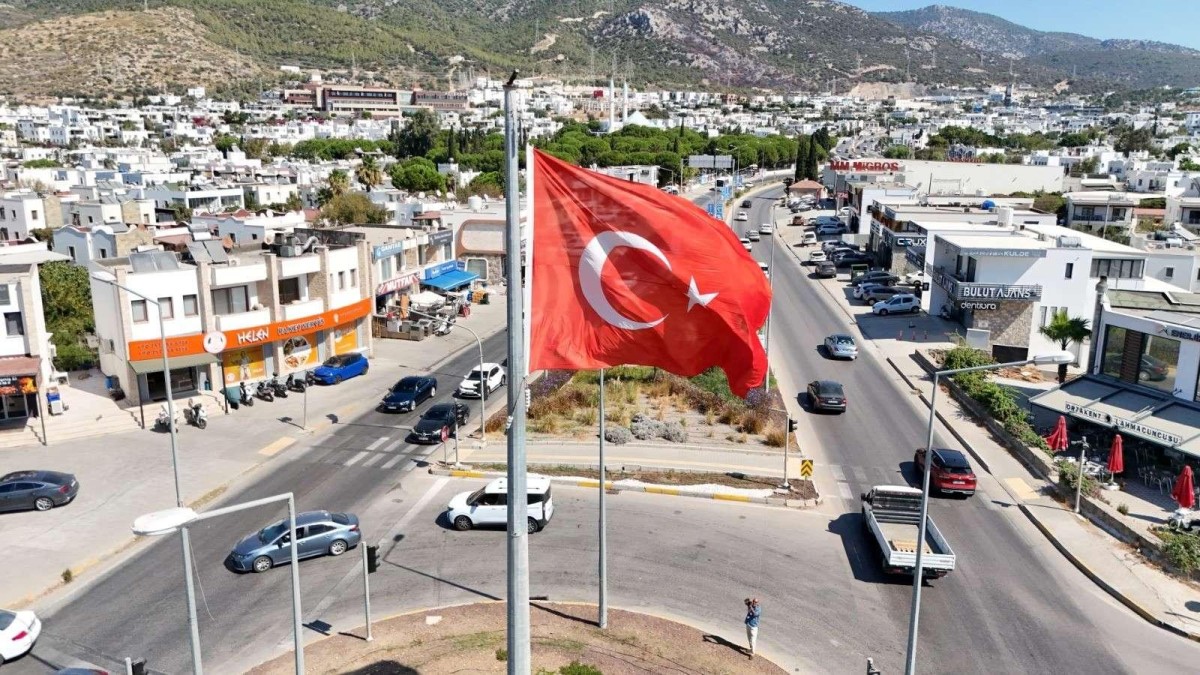 “Şanlı Bayrağımızın Dalgalandığı Noktalarda Kapsamlı Bakım”