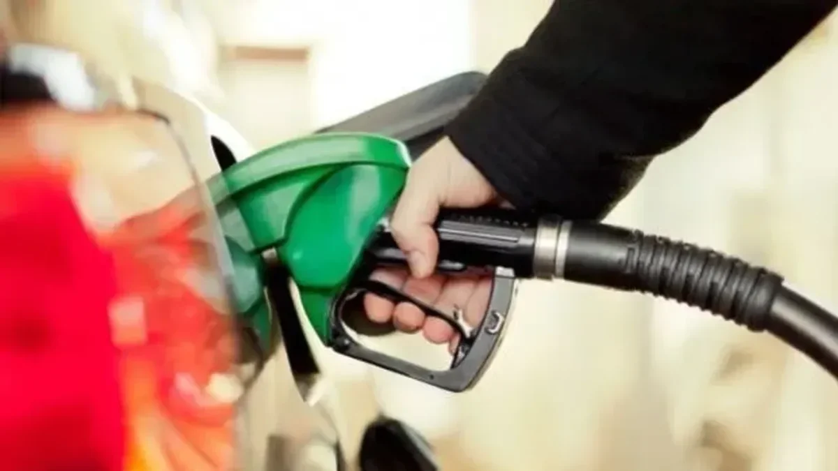 “Akaryakıta Yine Zam: Benzin ve Motorin Fiyatları Arttı”
