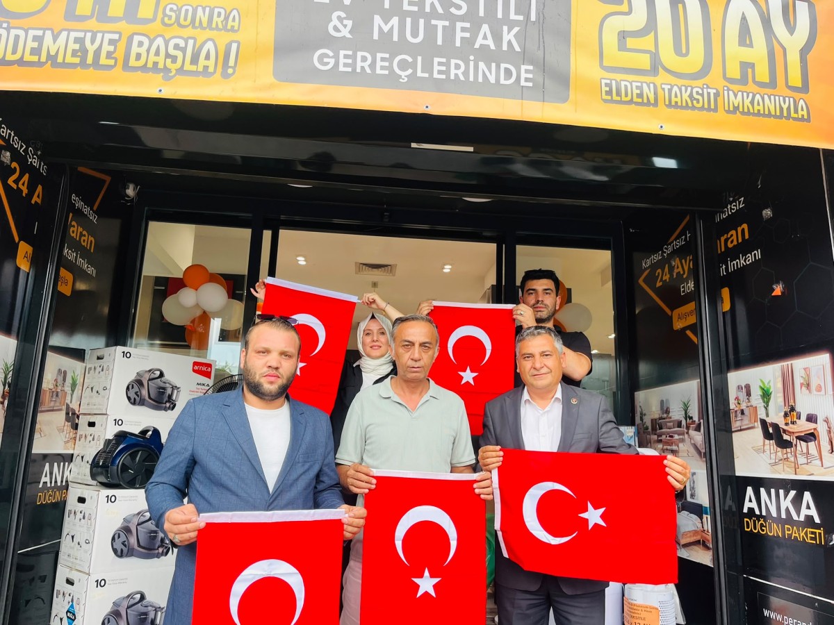 “Bir Bayrak Yakıldı, 48 Bayrakla Cevap Verildi!”