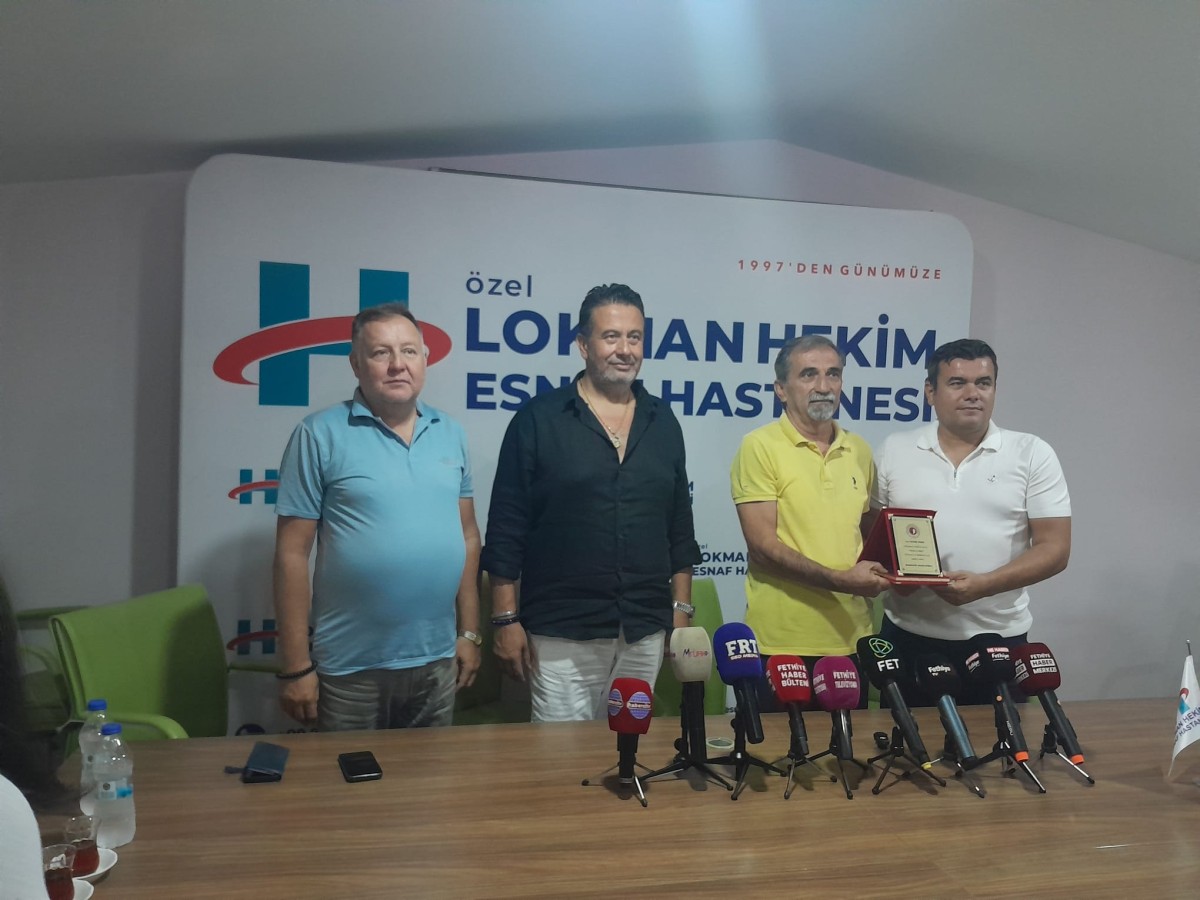 FETHİYESPOR’A DESTEĞE PLAKETLİ TEŞEKKÜR
