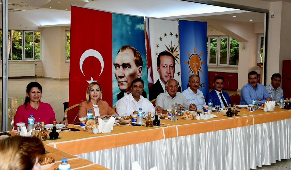 AK Parti Milletvekilleri Yatağan teşkilatıyla yemekte buluştu