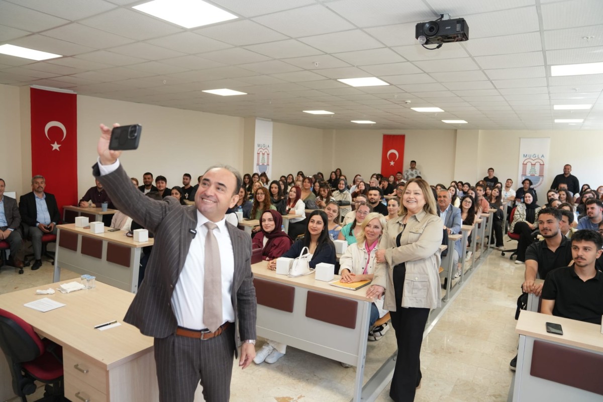 BAŞKAN AKDENİZLİ GENÇLERİN SESİNİ DİNLENDİ