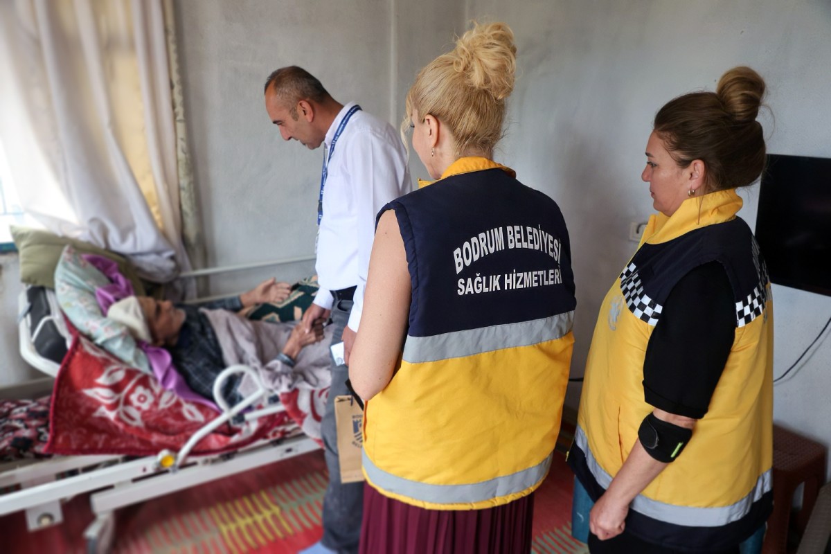 Belediyeden Yatağa Bağımlı Hastalara Bayram Ziyareti