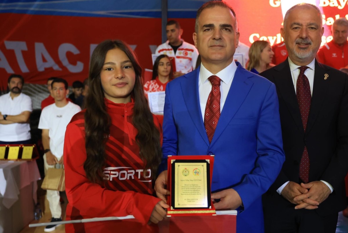 MUĞLA’DA 19 MAYIS COŞKUSU: BAŞARILI SPORCULARA ÖDÜL YAĞDI