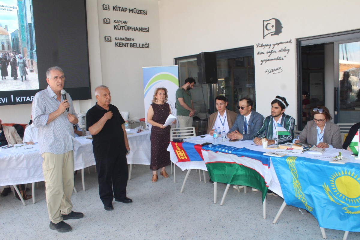 TÜRK DÜNYASININ YAZARLARI VE ŞAİRLERİ FESTİVALE RENK KATTILAR