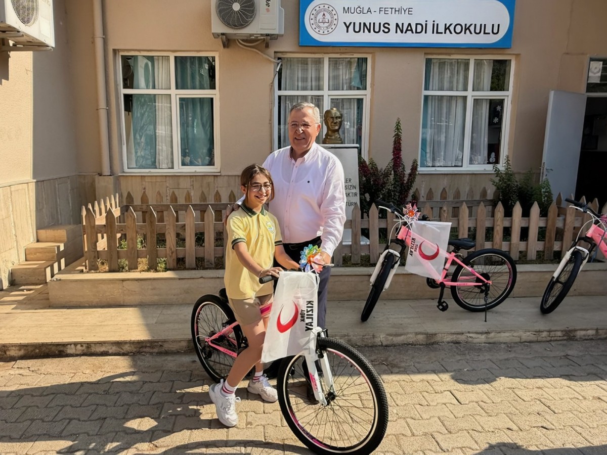 FTSO’DAN FETHİYE’DE KAN BAĞIŞINI TEŞVİK EDEN 3 ÖĞRENCİYE BİSİKLET HEDİYESİ