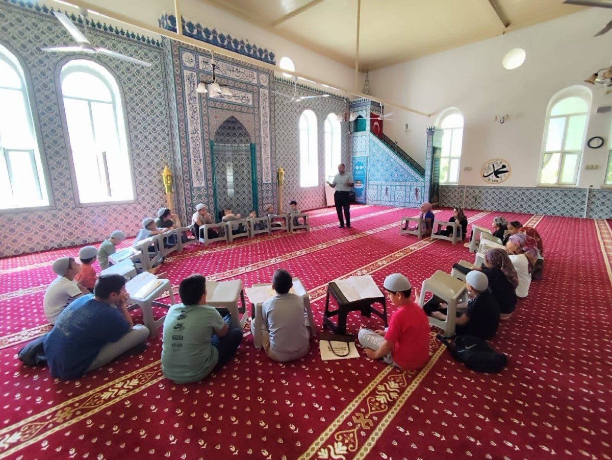 Seydikemer Müftüsü Selman Ünal Çolak, Yaz Kur'an Kursu Öğrencilerini Ziyaret Etti